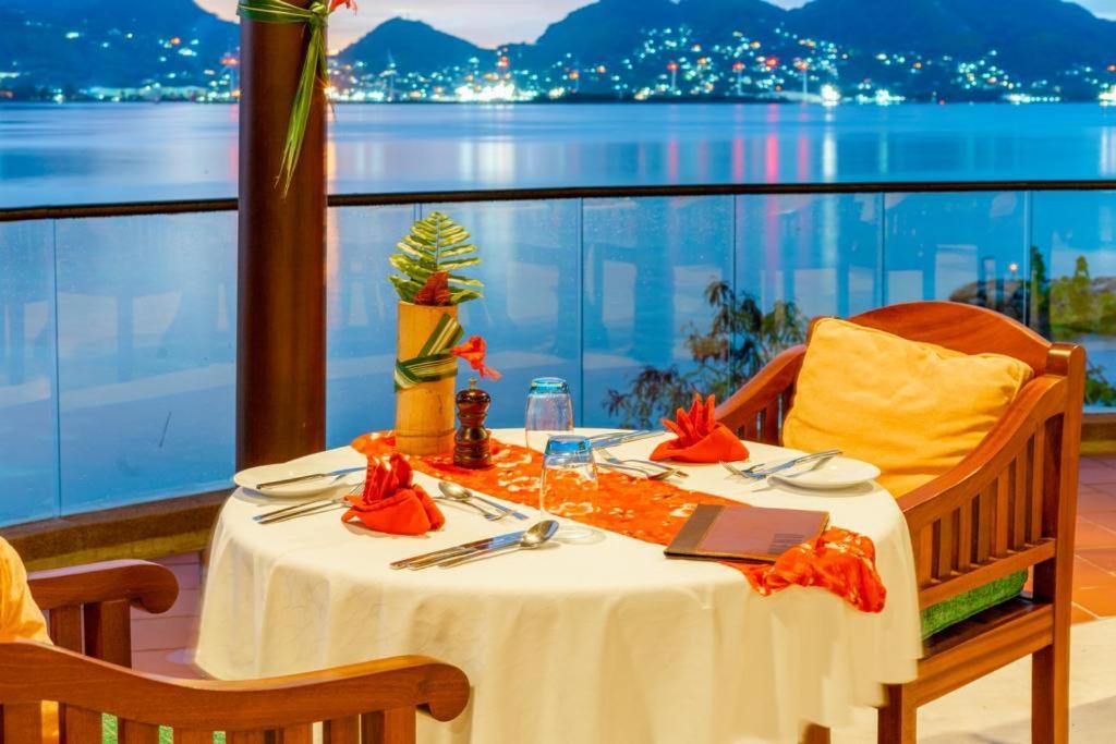 Cerf Island Resort Round Island Esterno foto