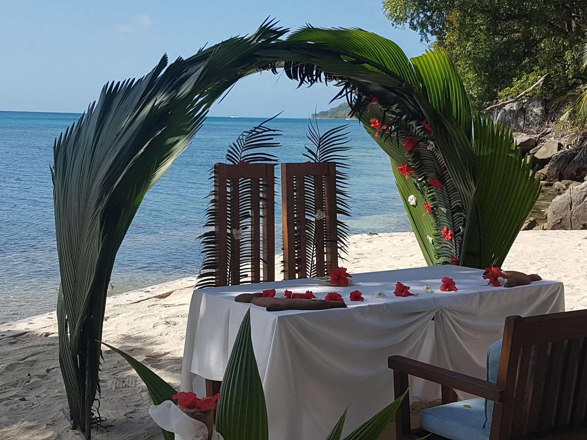 Cerf Island Resort Round Island Esterno foto