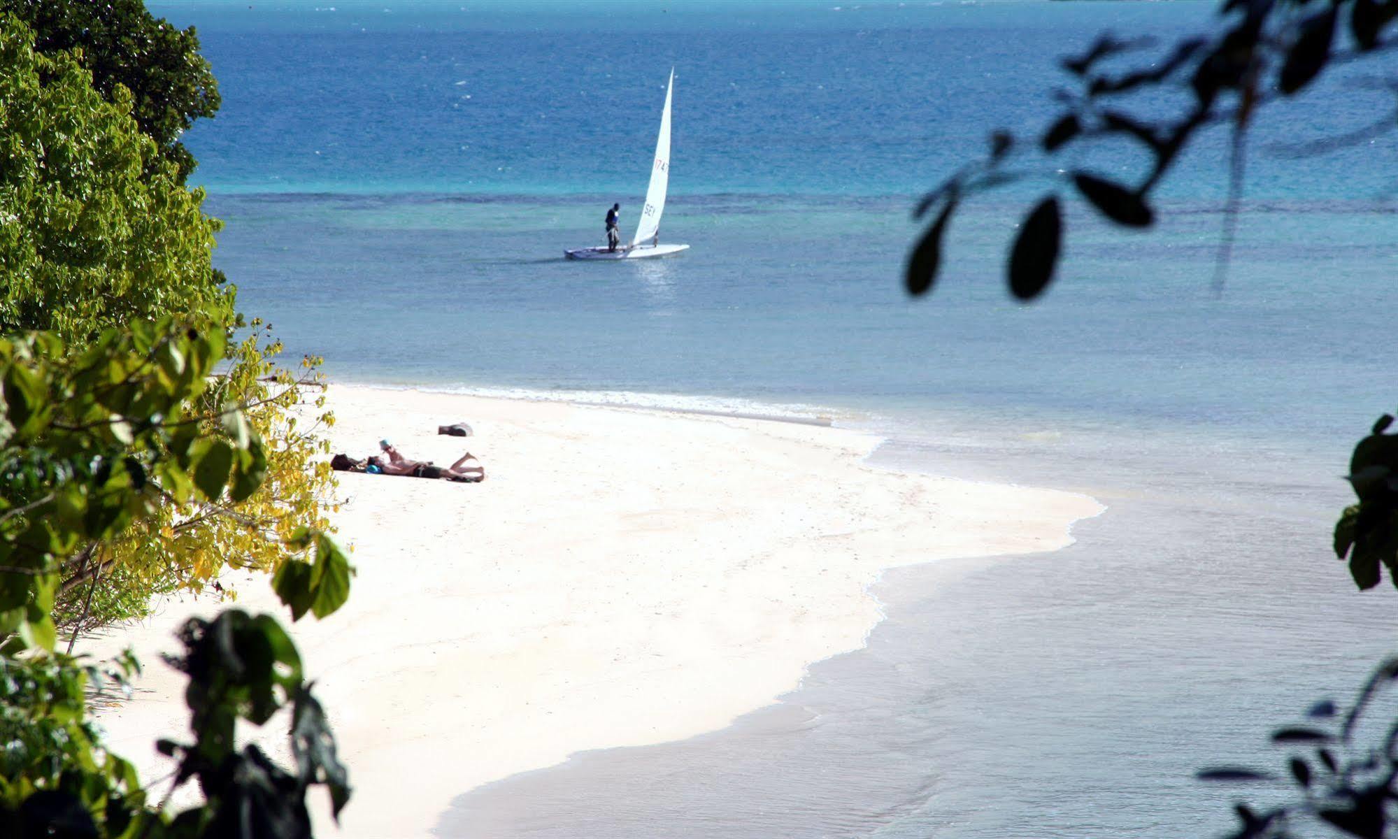 Cerf Island Resort Round Island Esterno foto